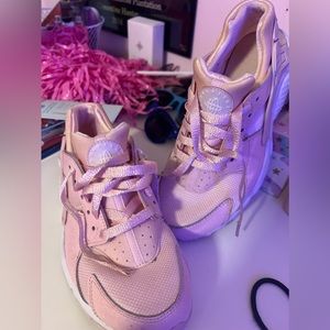 Nike Huarache youth, like new, worn twice